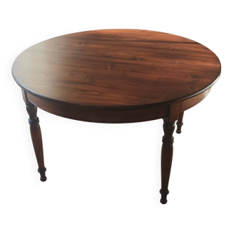 Round pine table with three extensions.
