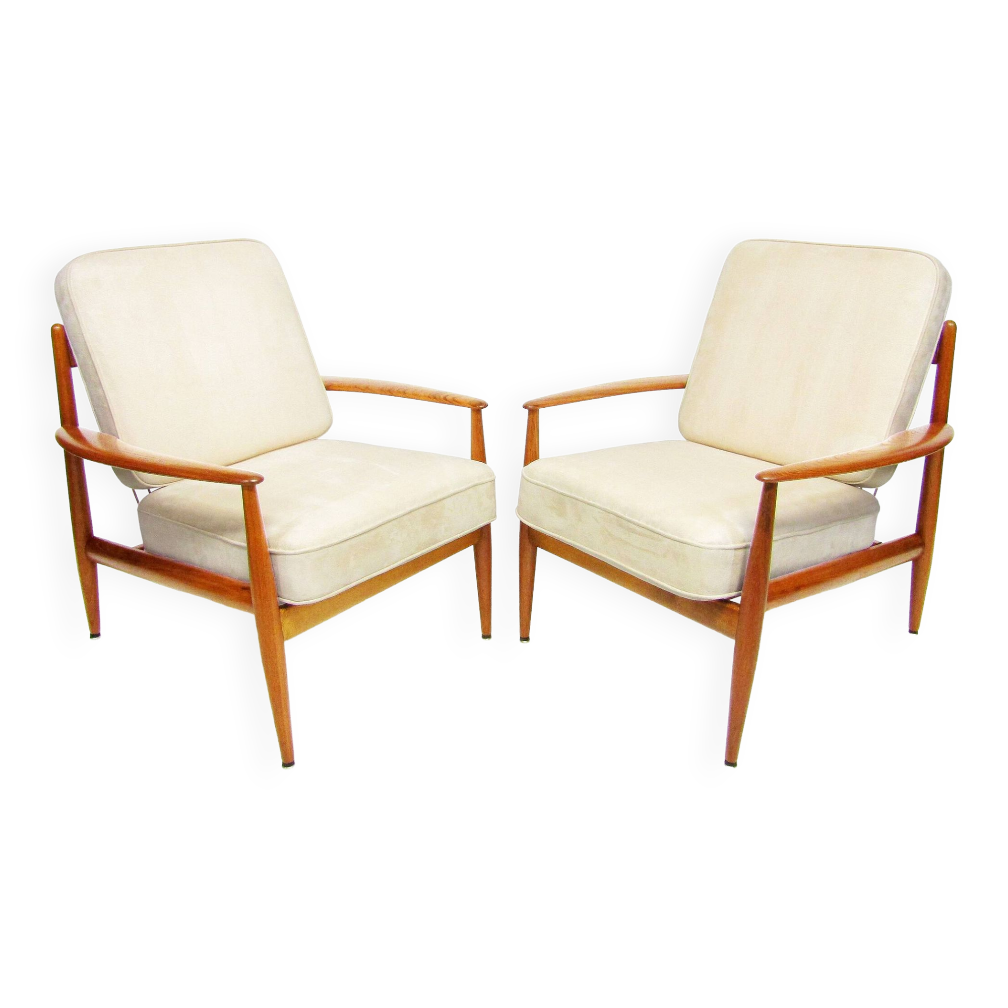 Two "118" Lounge Chairs by Grete Jalk