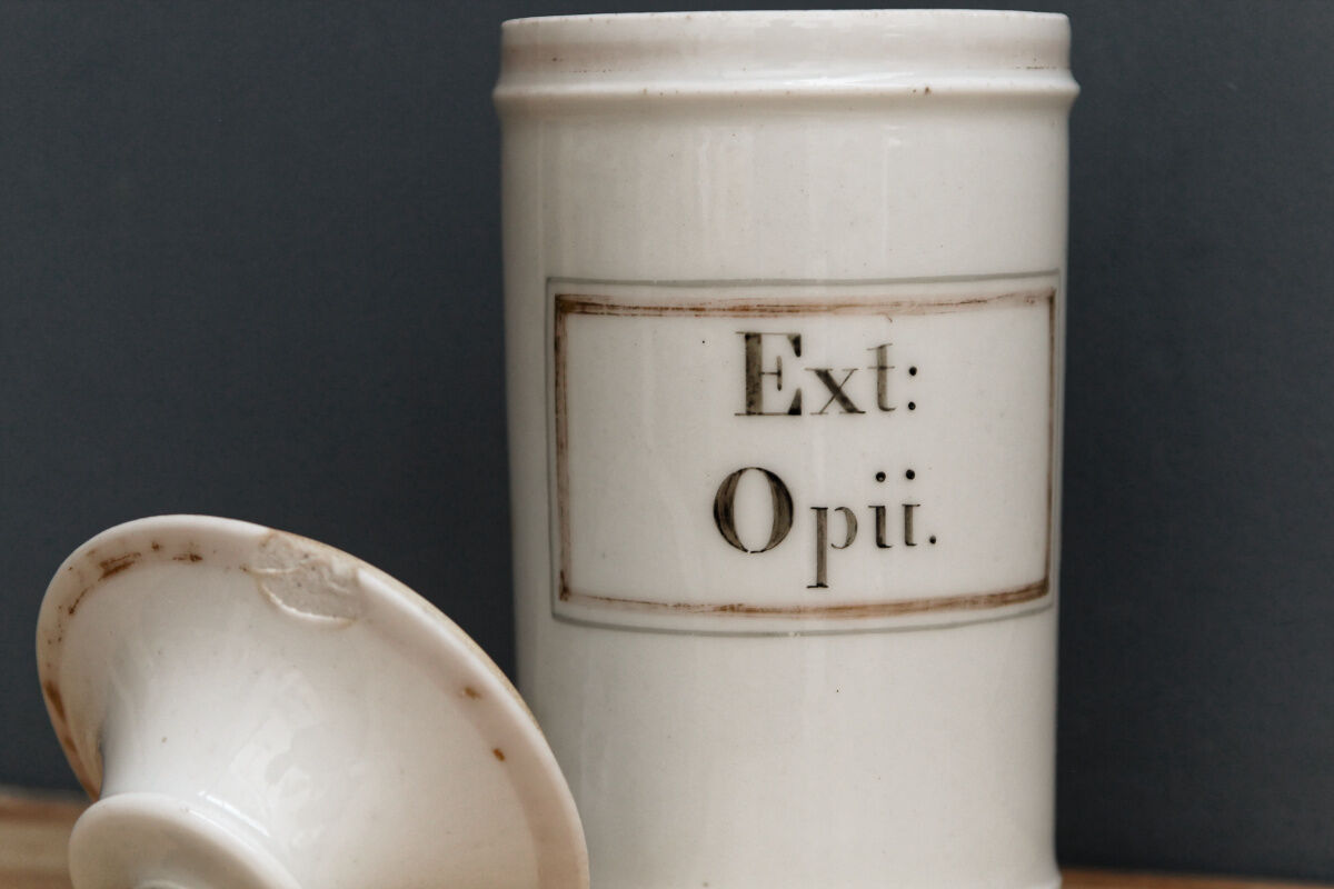 Paris porcelain pharmacy pot