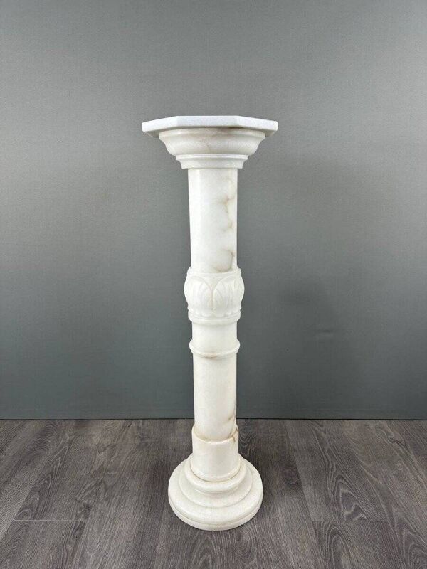 Colonne En Marbre Blanc Sculpté, Milieu Du XXe Siècle