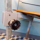 Swivel workshop chair