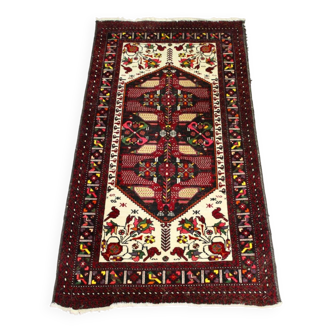Persian rug 190 cm x 94 cm with a design of birds and flowers.