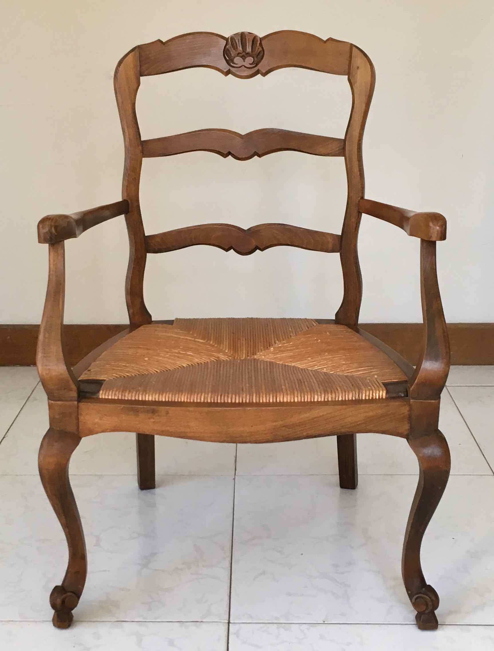 Fauteuil paillé provençal style Louis XV