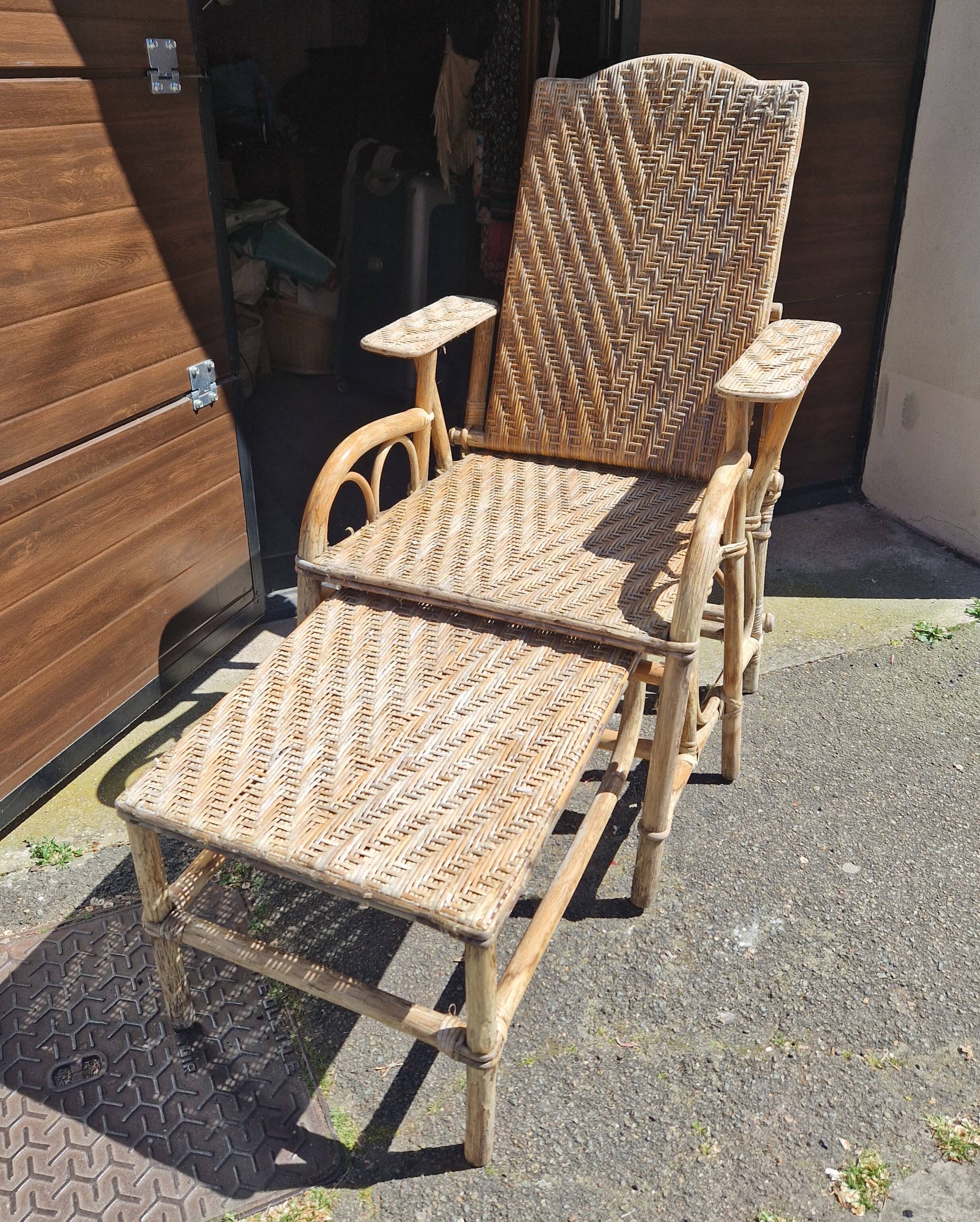 Adjustable vintage sun lounger in wicker and rattan