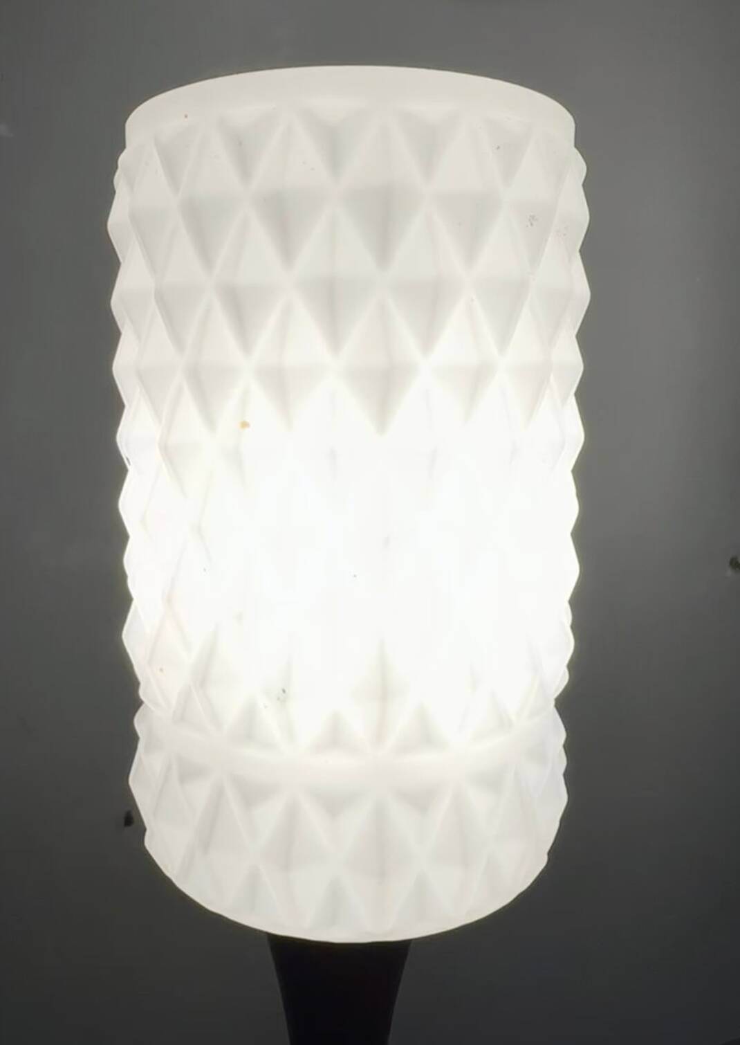 Lampada da terra vintage in vetro opalino, anni '60