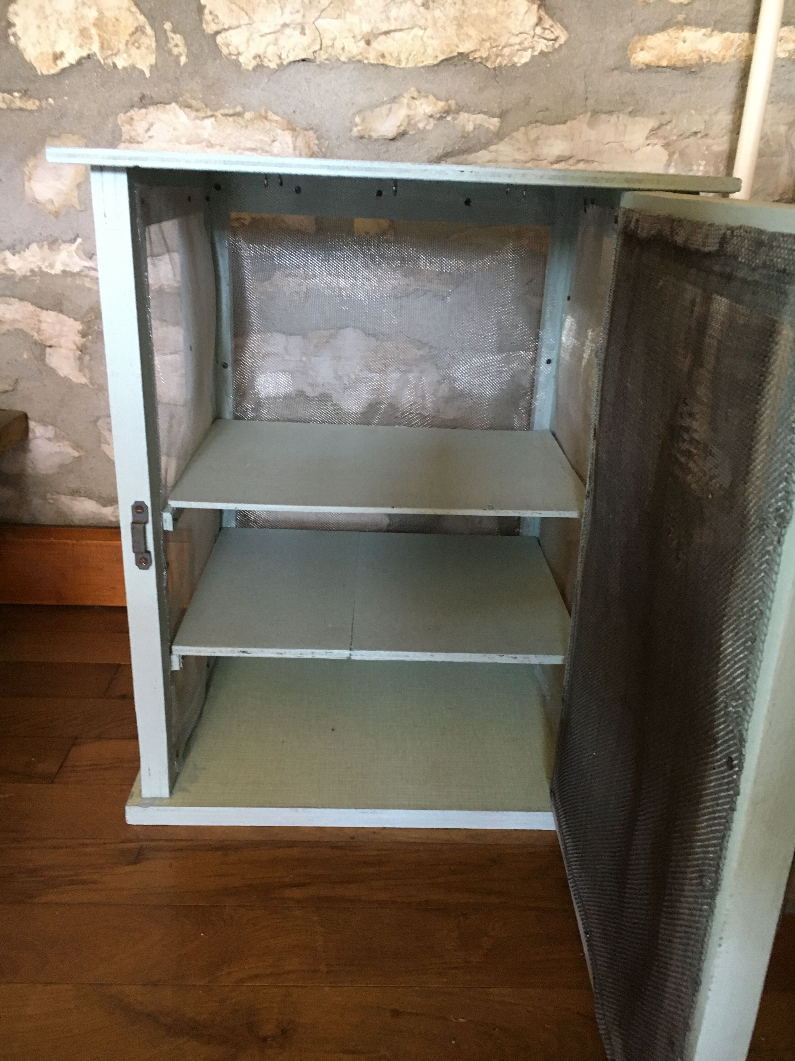 Garde manger en bois vintage