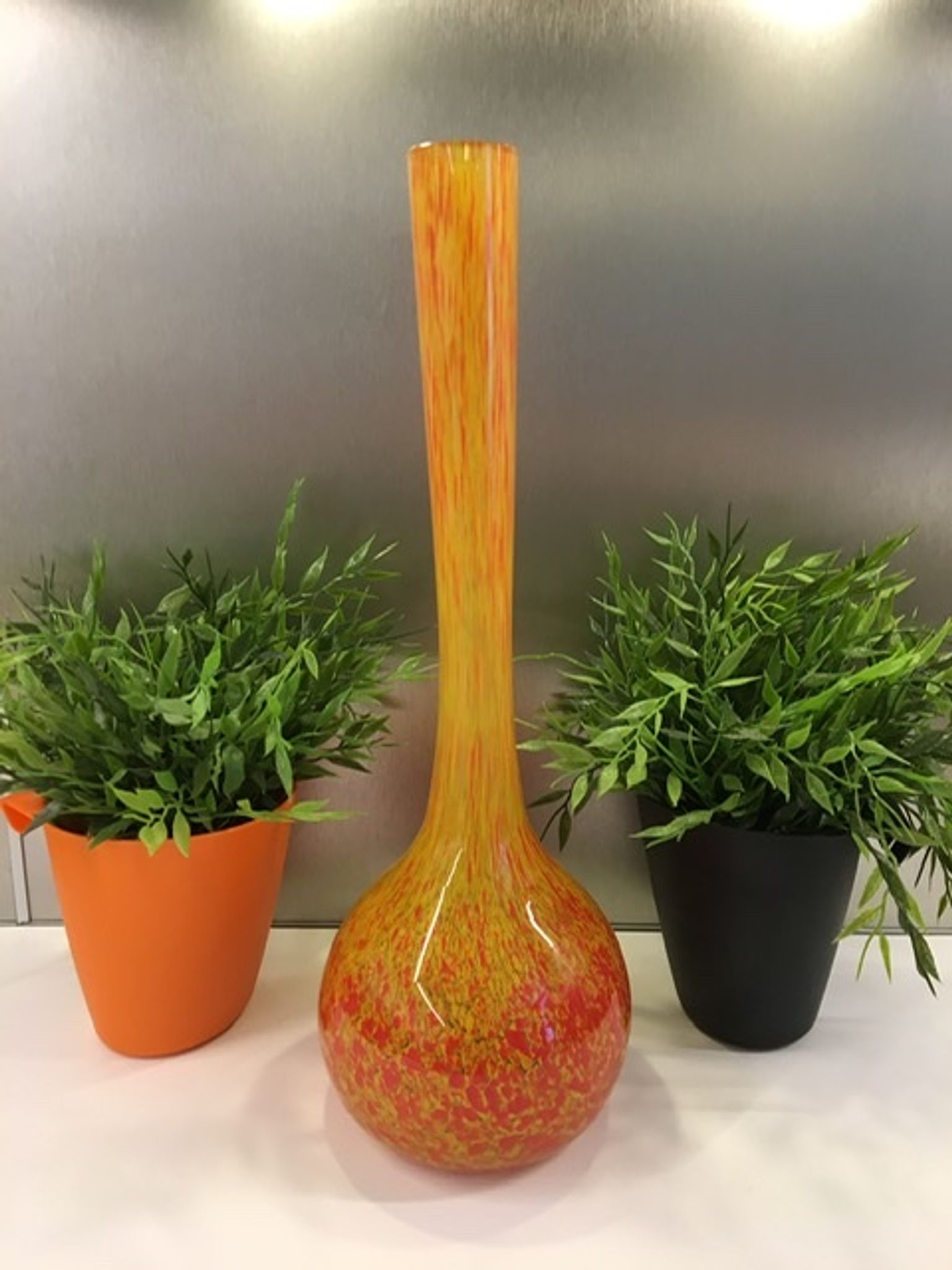 Vase à long col signé Mulaty de style Art Déco