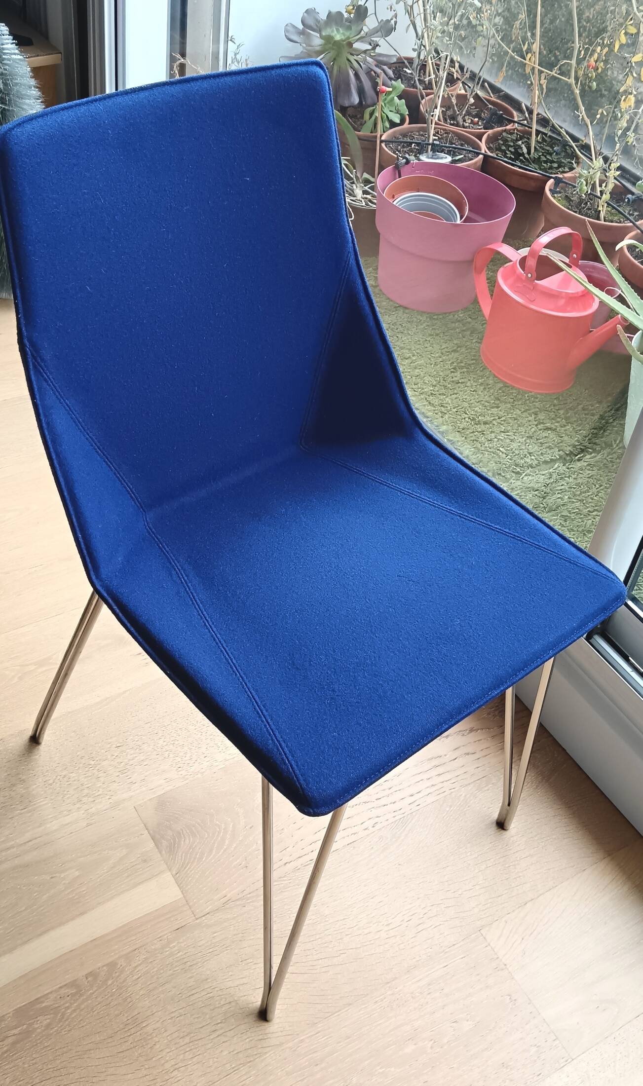 Chaise cinna design en trés bon état