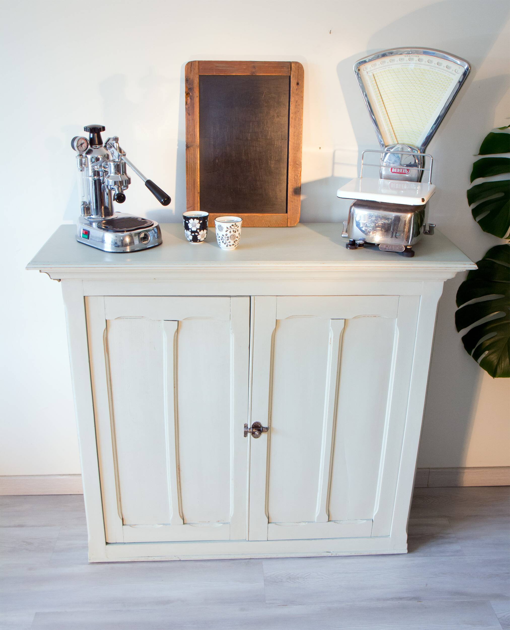 Large Parisian sideboard, dresser, clay gray, patinated wood, 1950