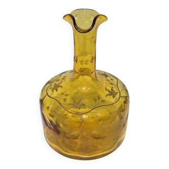 19th-century soliflore, amber glass, engraved and chiselled.