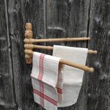 Wall-mounted towel rack