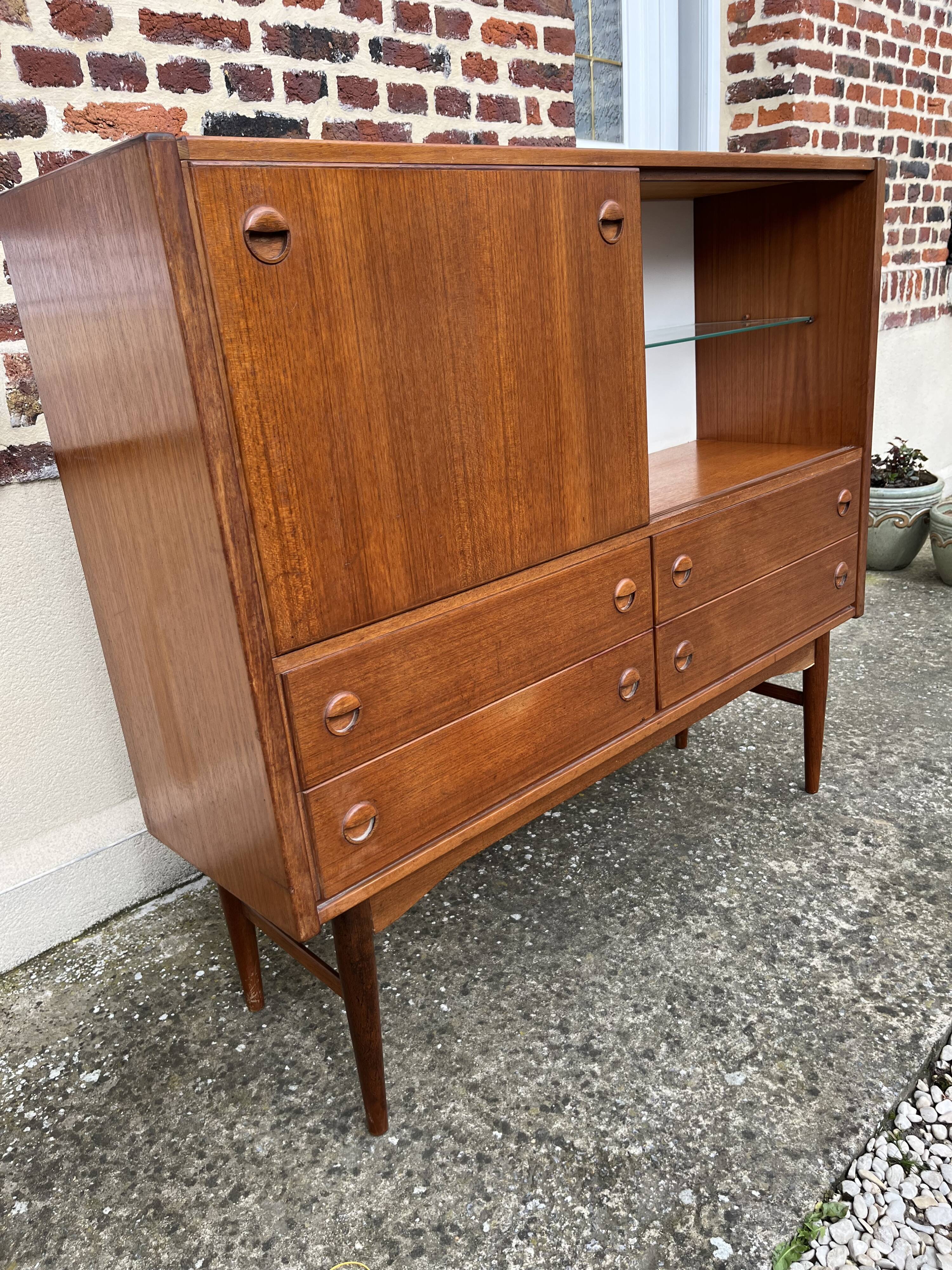 Scandinavian window dresser