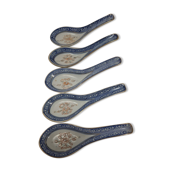 5 cuillères asiatiques en porcelaine bleue et blanche