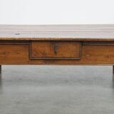 Table basse antique d'Europe du Sud du XVIIIe siècle