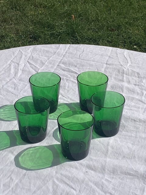 5 glasses in green glass with water or aperitif, made in italy, vintage