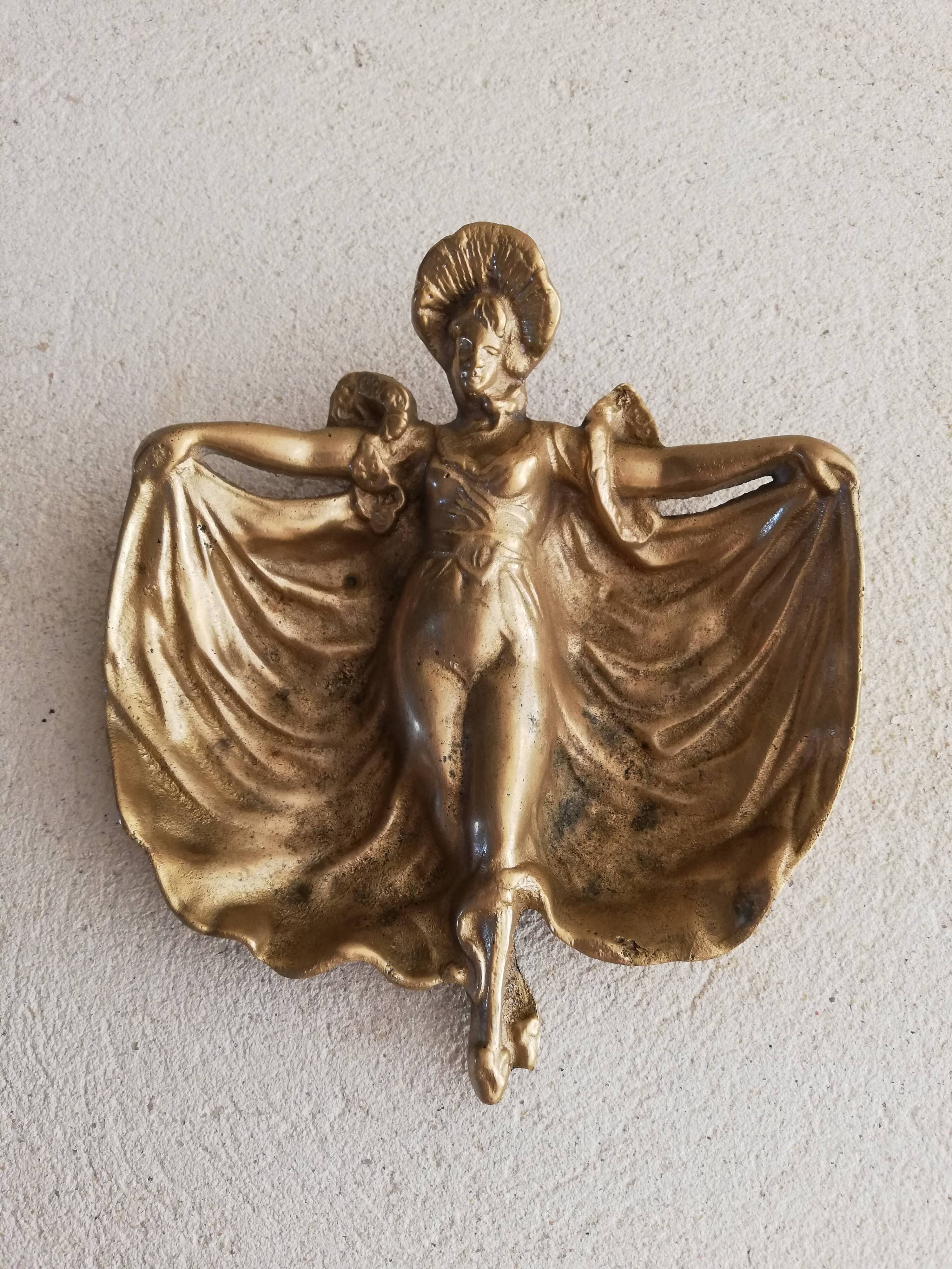 Pocket vacuum regulated