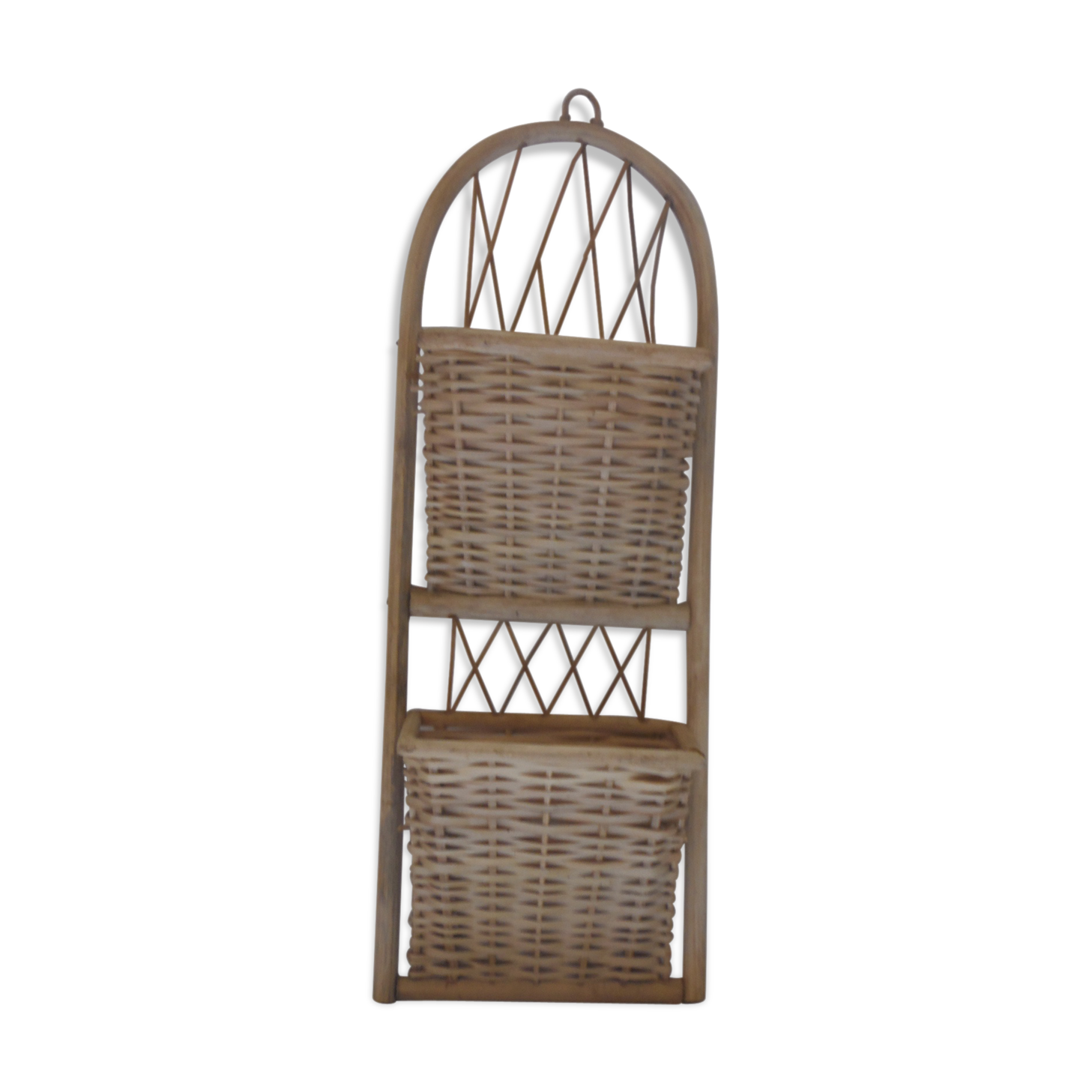 Door e-mail has suspending wicker