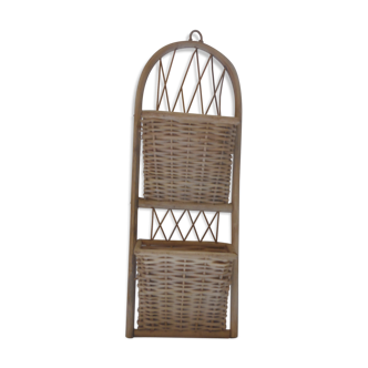 Door e-mail has suspending wicker