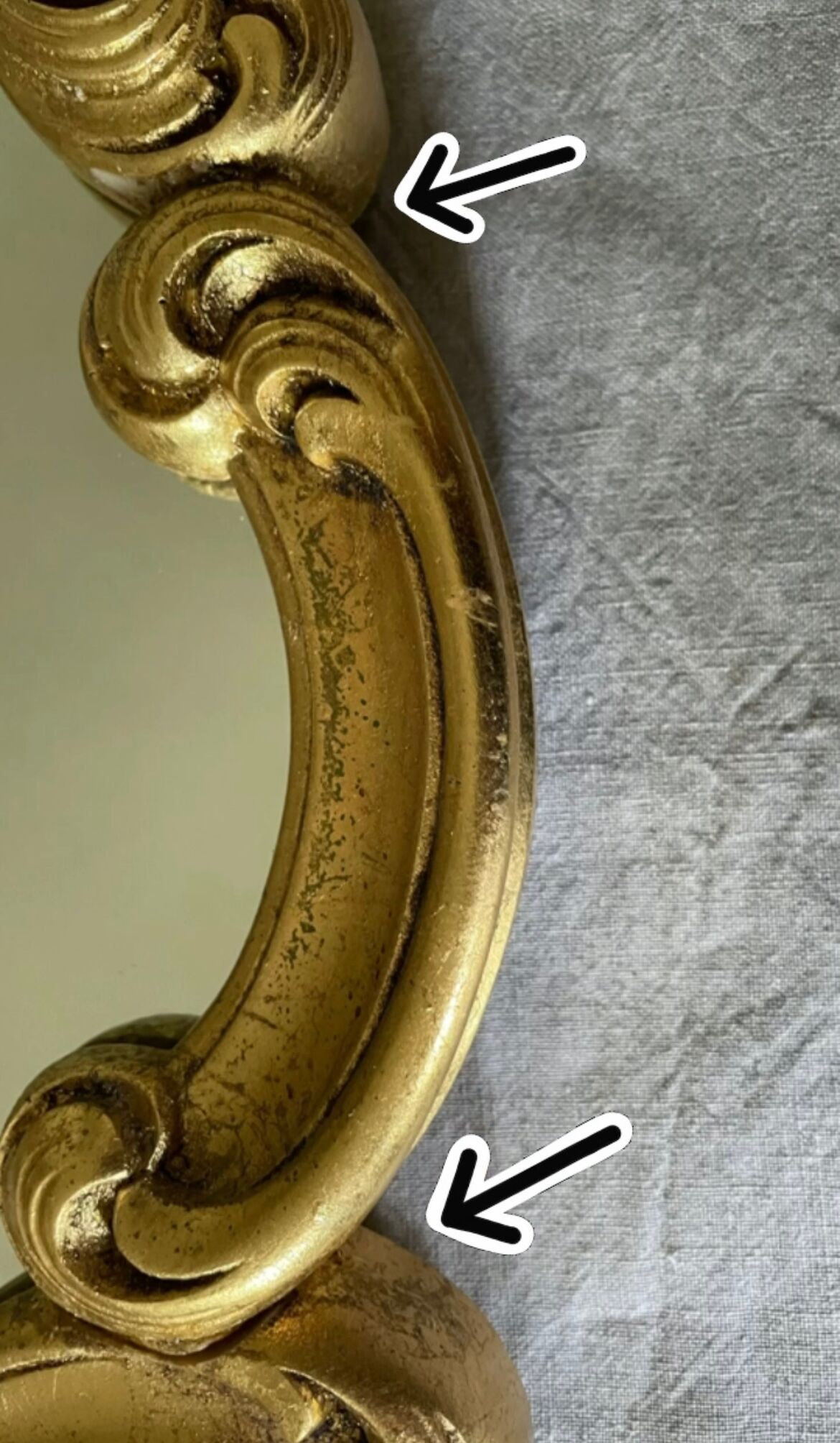 Golden resin rock mirror  42x68cm