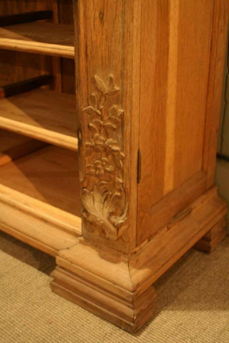 Carved wooden decorative furniture