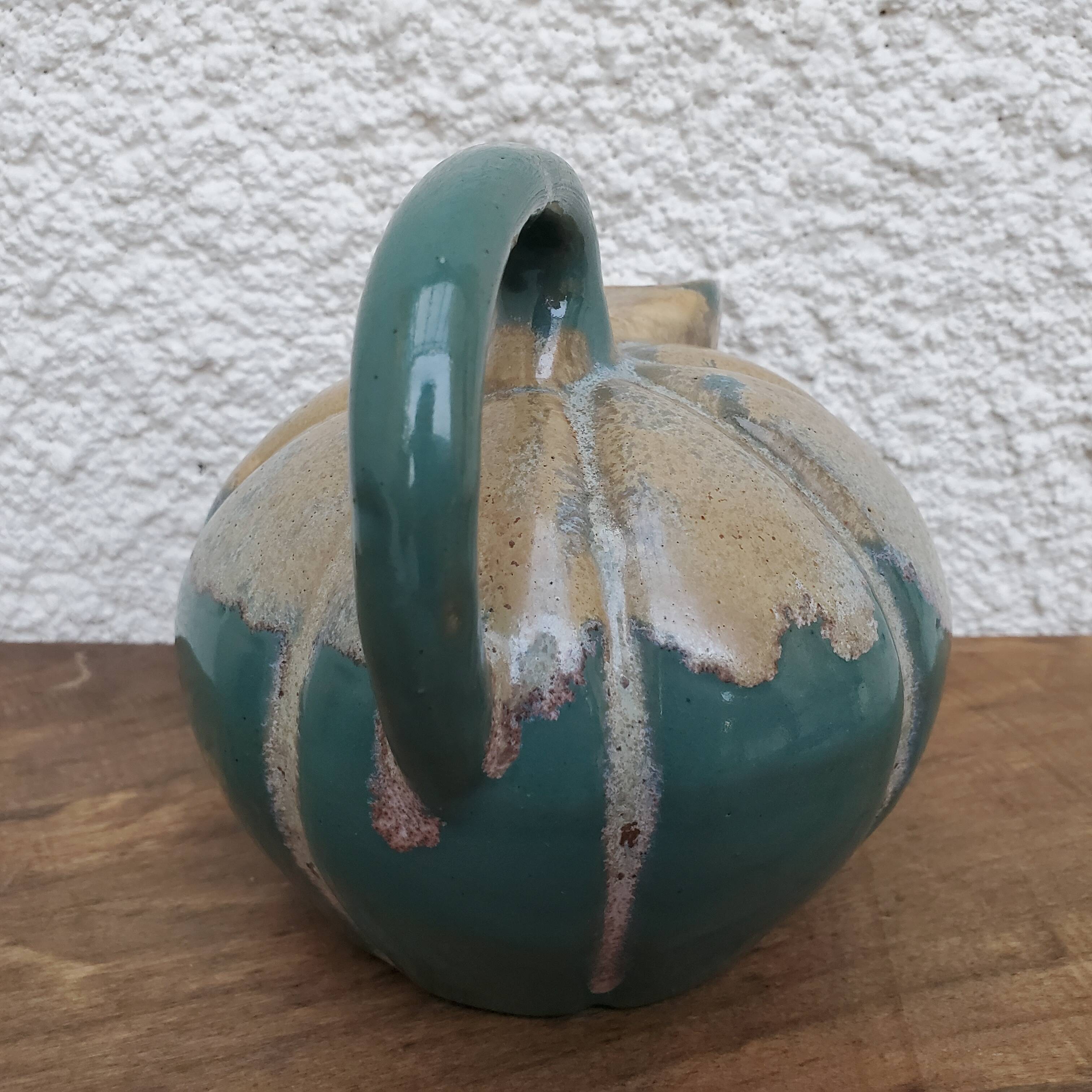 Pitcher melon coloquinte sandstone signed Pointu