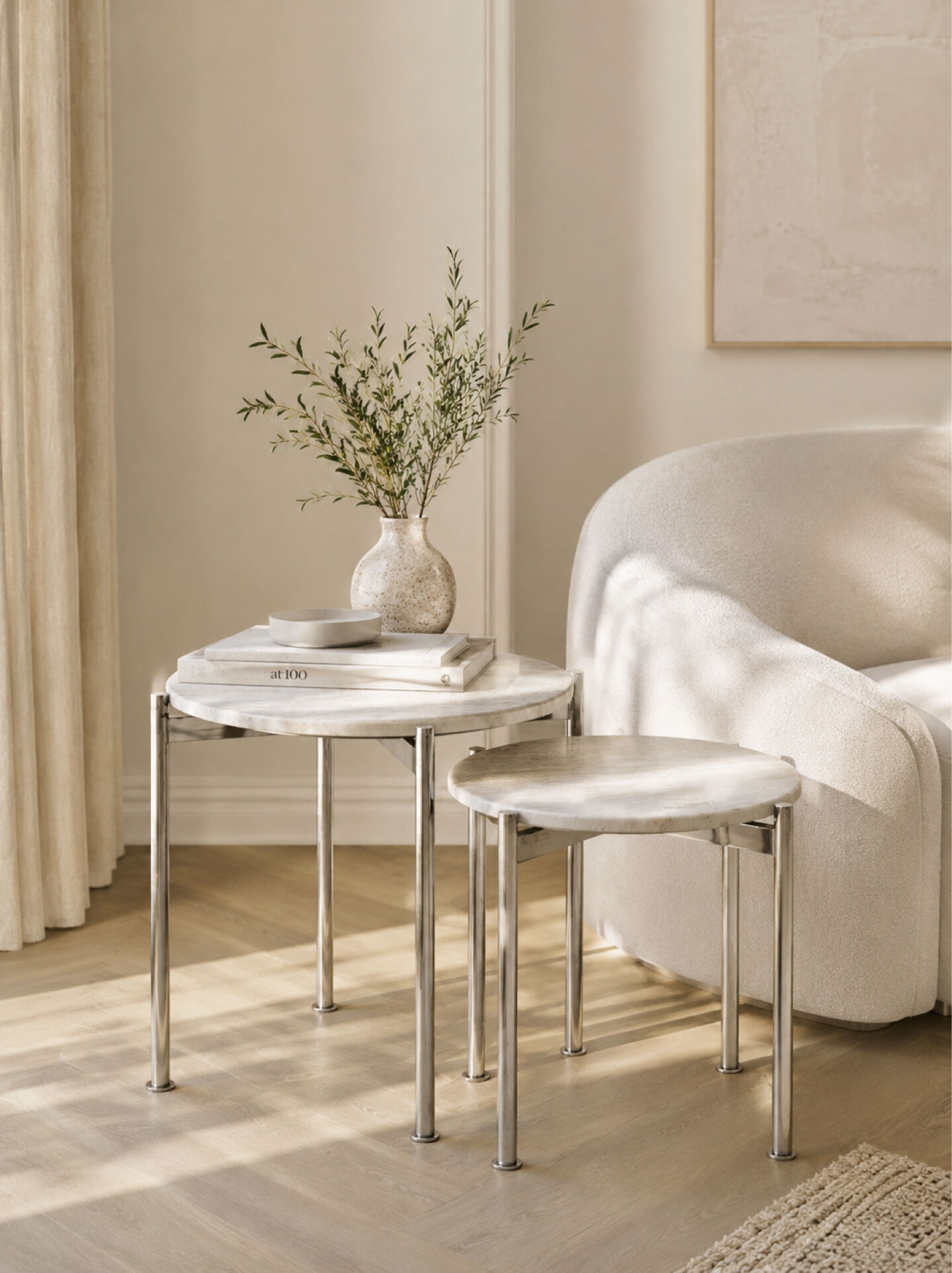 Round tables, side tables, coffee tables in marble and steel.