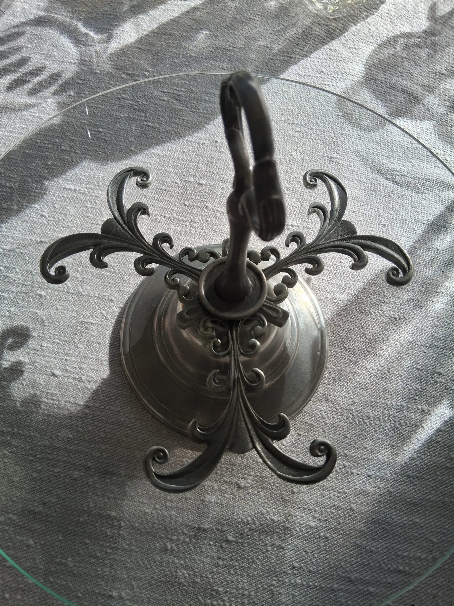 Very nice glass serving stand in very good condition.