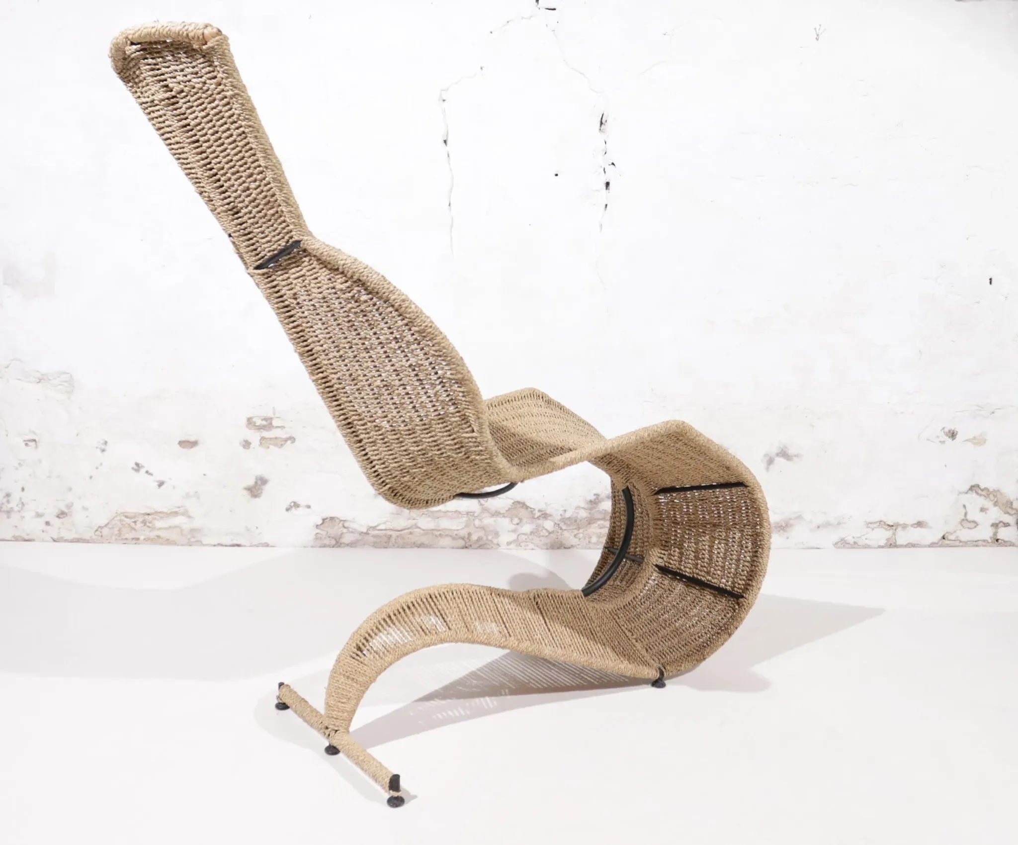 Tom Dixon Bolide rocking chaise in steel and woven seagrass – London, 1991