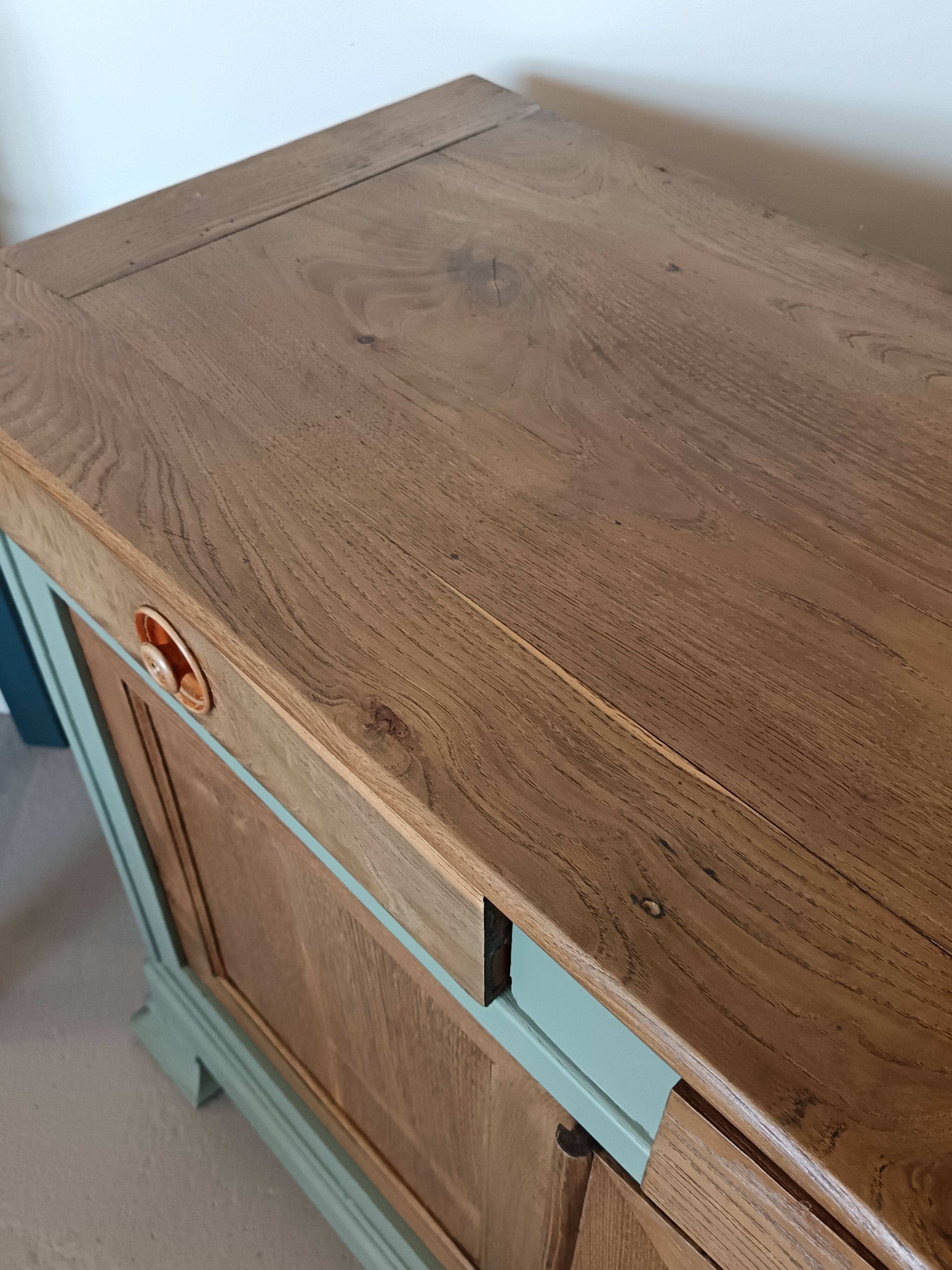 Buffet made of natural wood and bronze green.