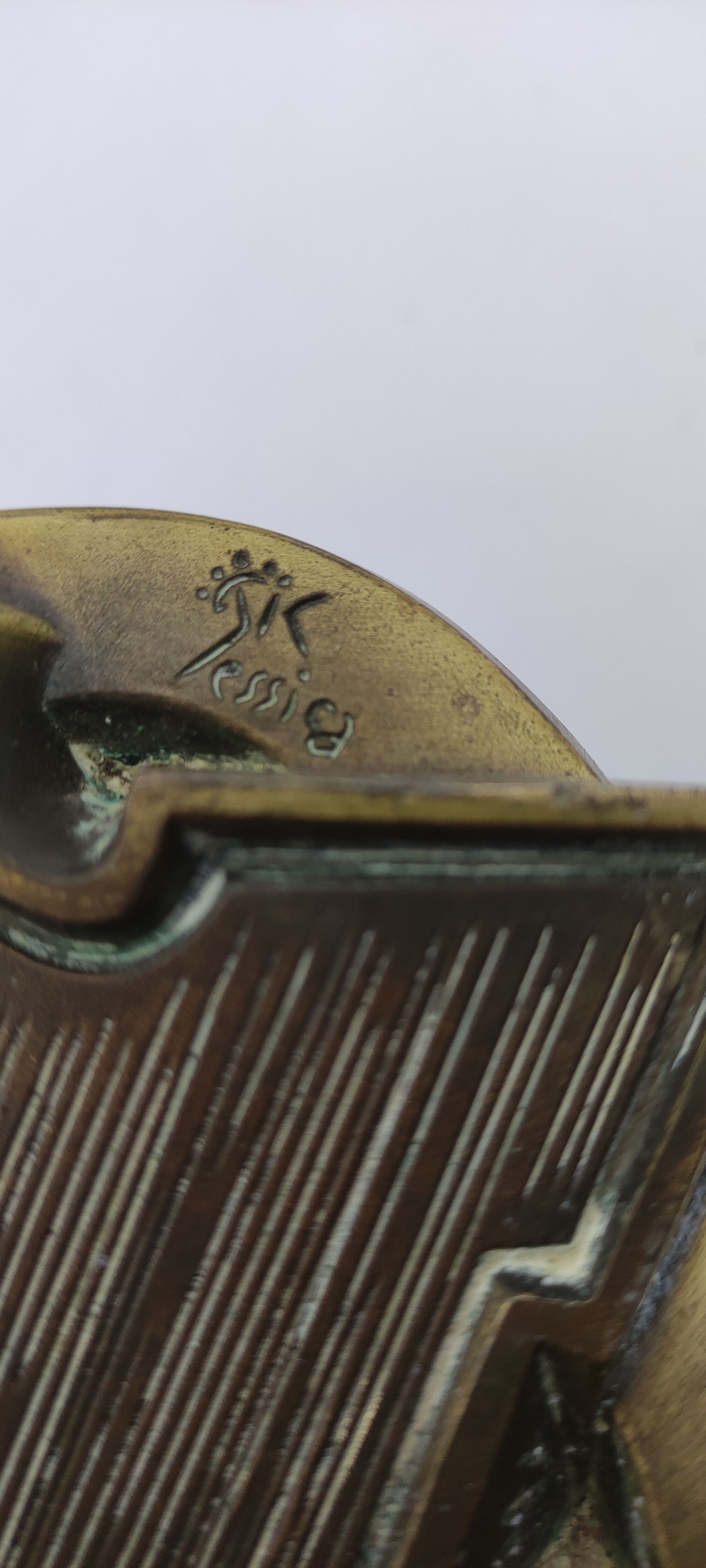 Sculpture paper press in signed bronze and green marble 2,42kg