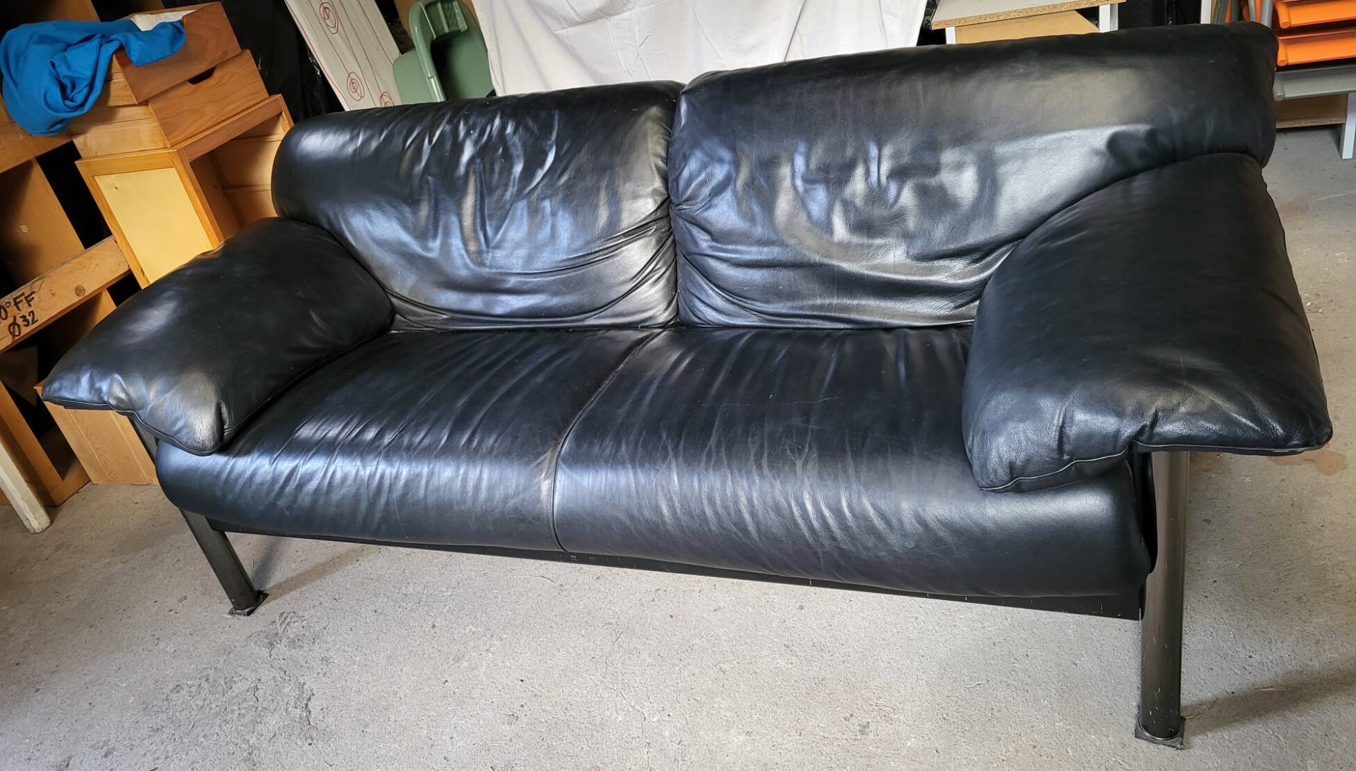 Pierluigi Cerri sofa model Pause signed Poltrona Frau in Black leather Design