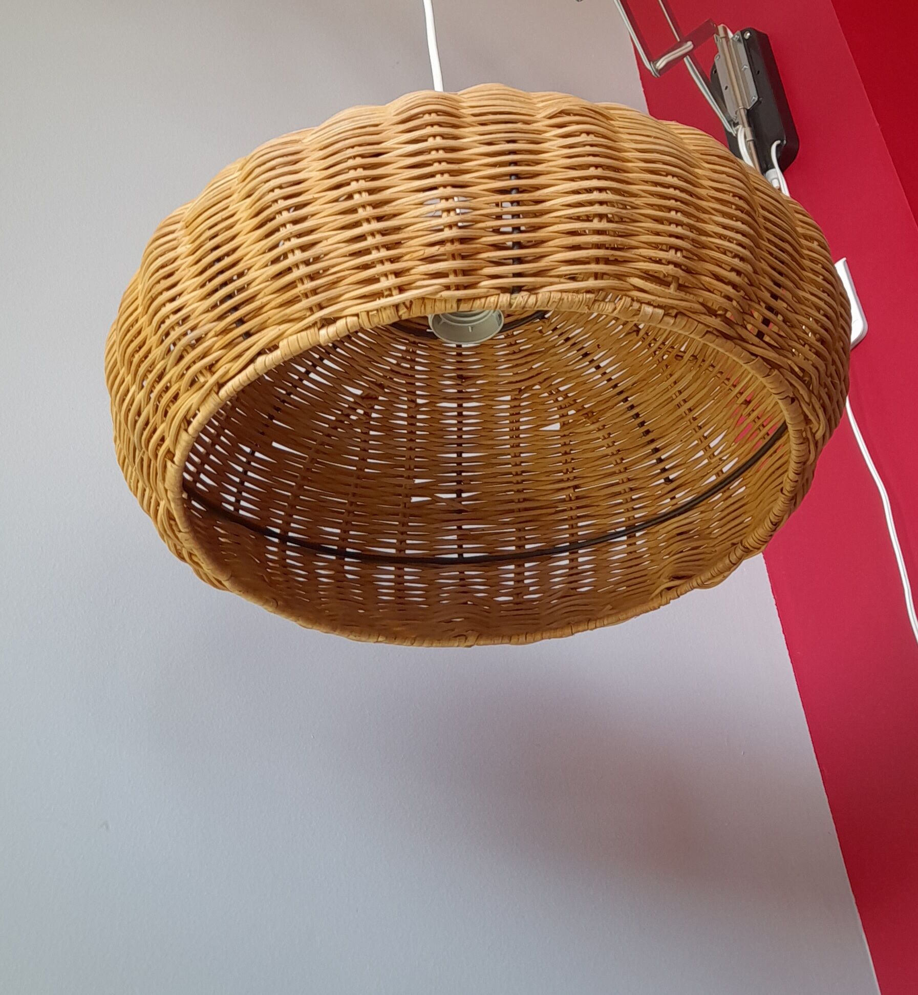 Braided wicker suspension