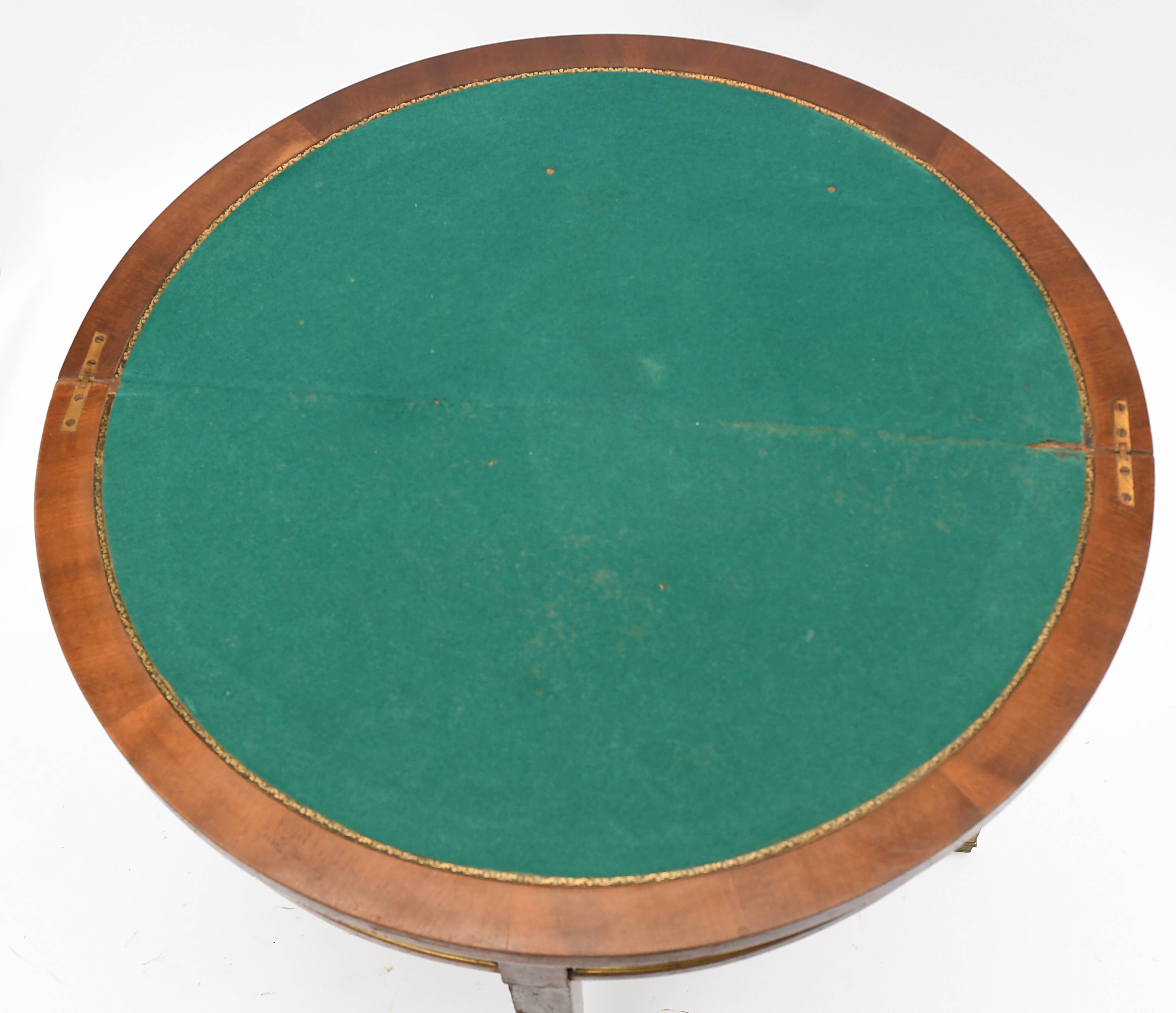 Half-moon shaped games and lounge table