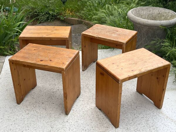 Ensemble table basse et 4 tabourets les arcs 1800 sélectionnés par  Charlotte Perriand
