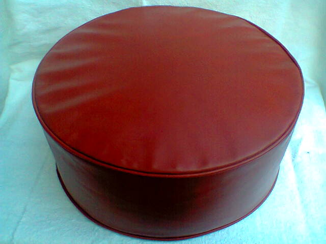 Pouf in faux-leather