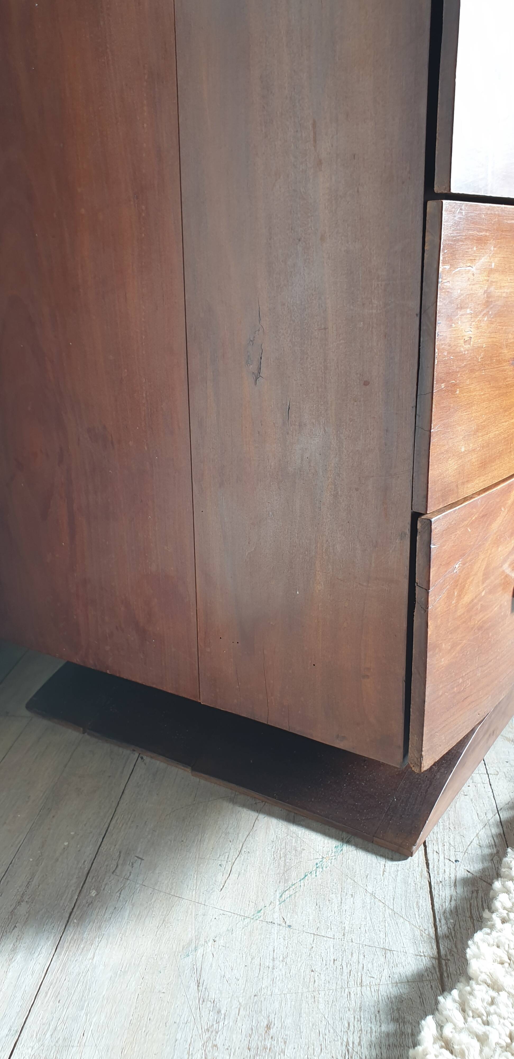 Walnut chest of drawers