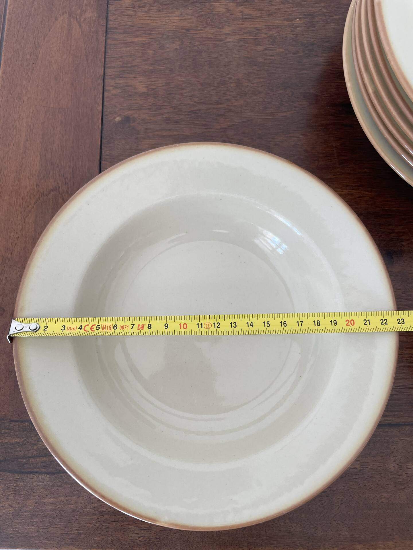 Lot de 7 assiettes en grès beige Tulowice Poland
