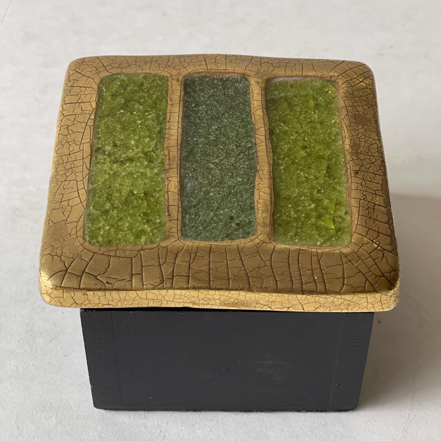 Ceramic box by Mithe Espelt