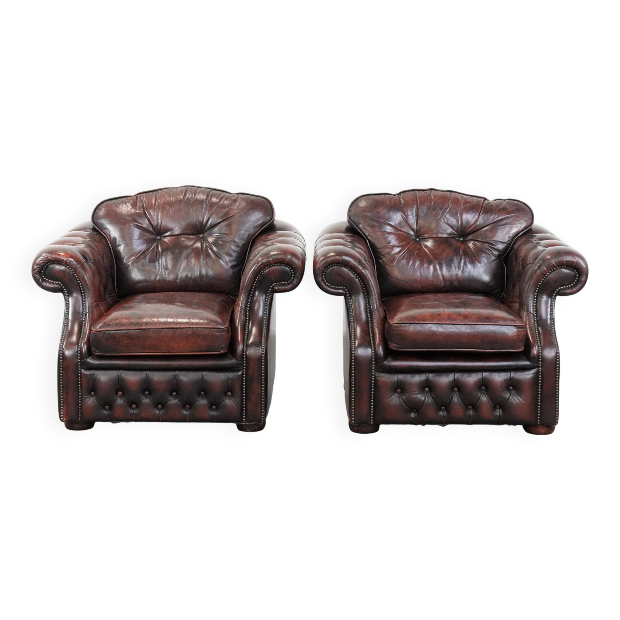 Set of two marbled cowhide leather Chesterfield armchairs in English style