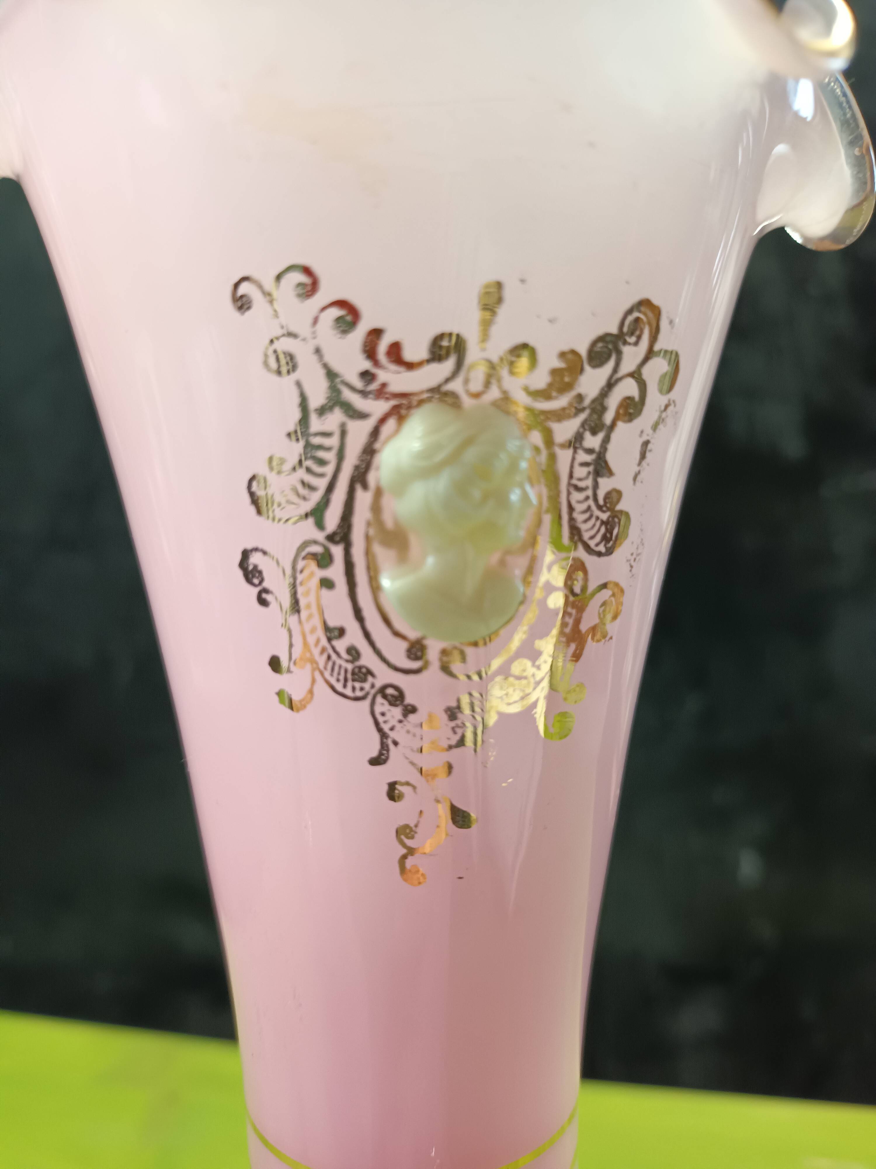 Opaline vase pink and white marquise