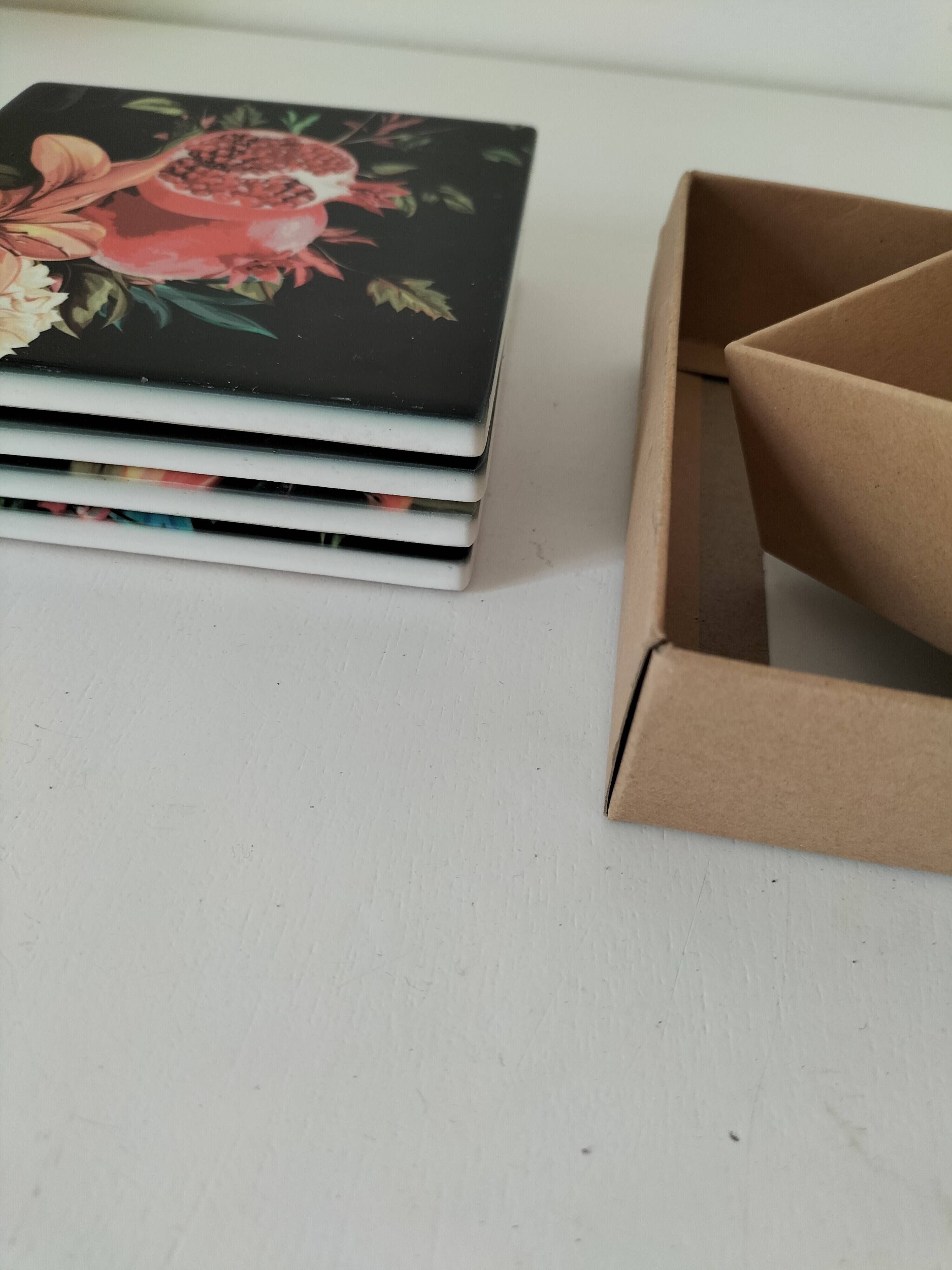 4 Orval coasters – Exotic decor with parrots and pomegranates
