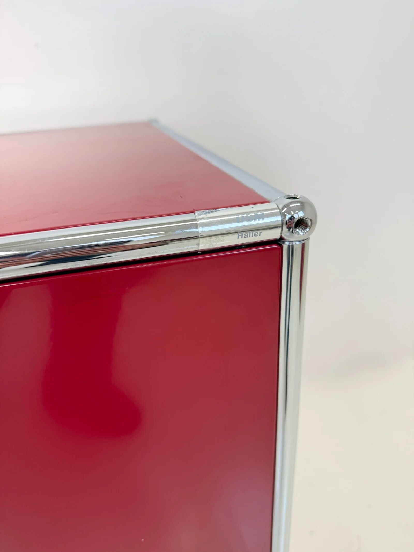USM Haller "Ruby Red" – storage unit (as new condition)