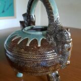 Vietnam tripod wine pourer