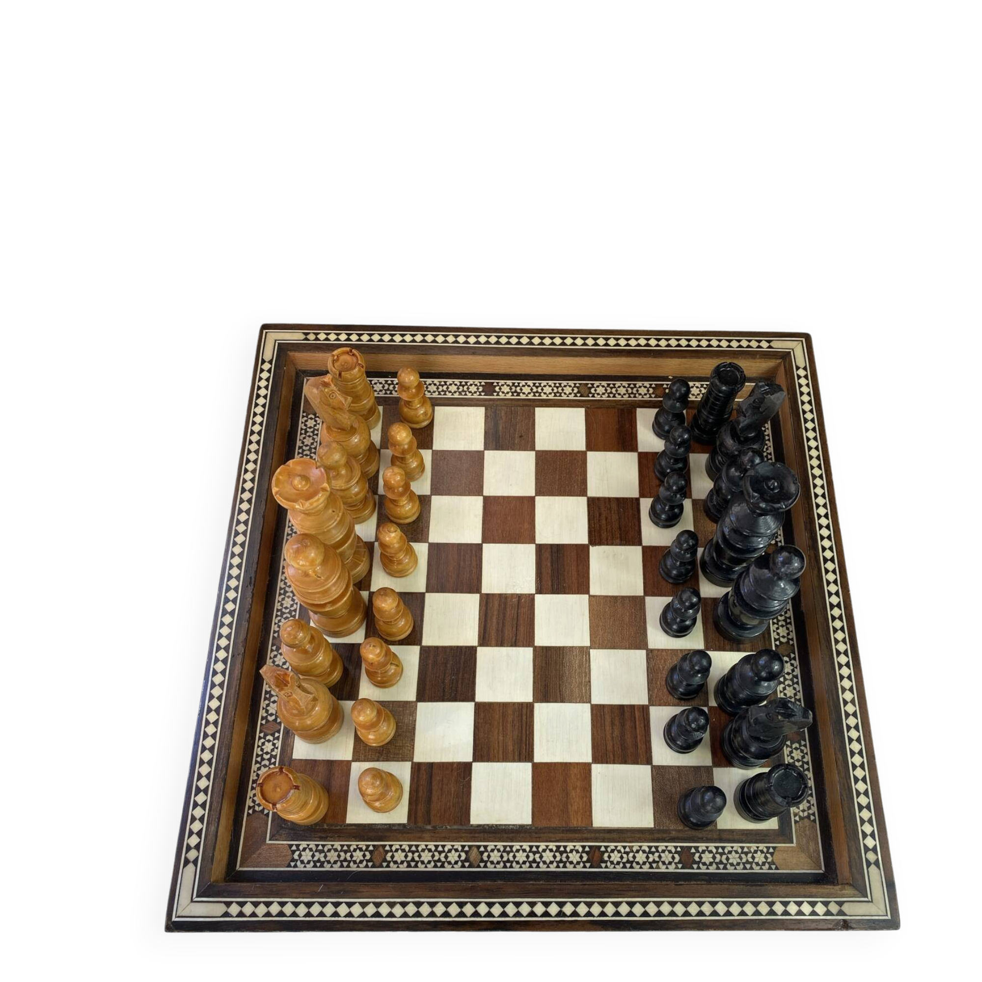 Jeu d’échec en marqueterie 