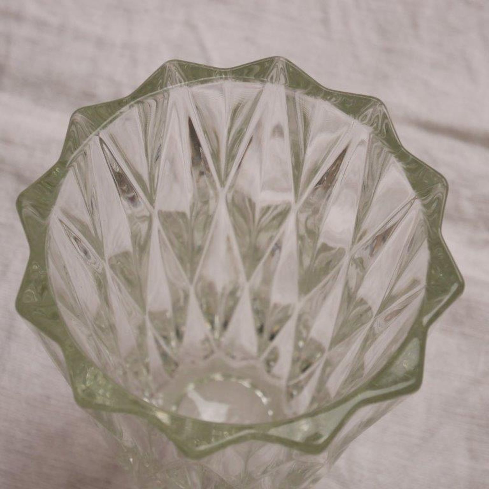 Set of 2 crystal vases