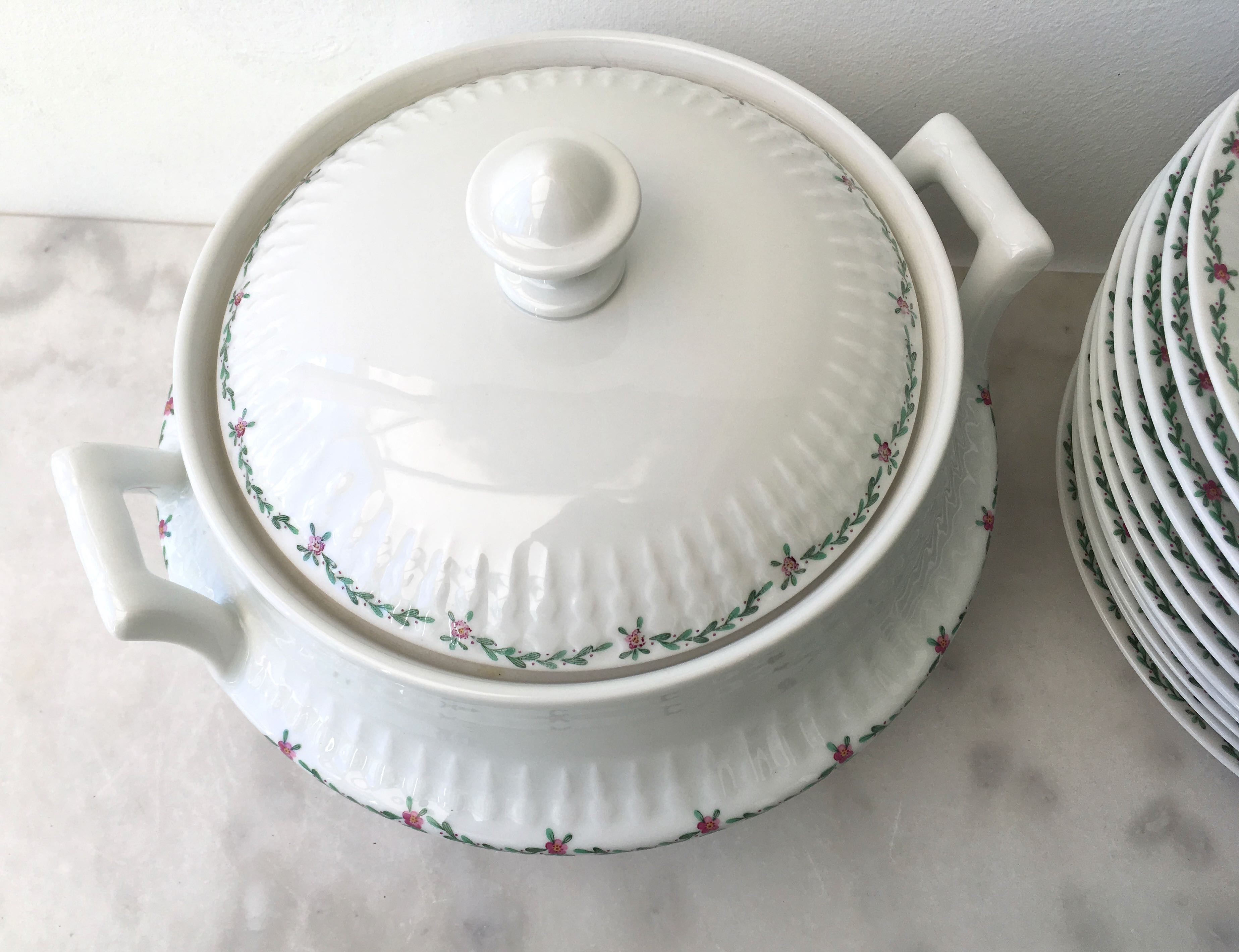 Plate service for 12 people 1970