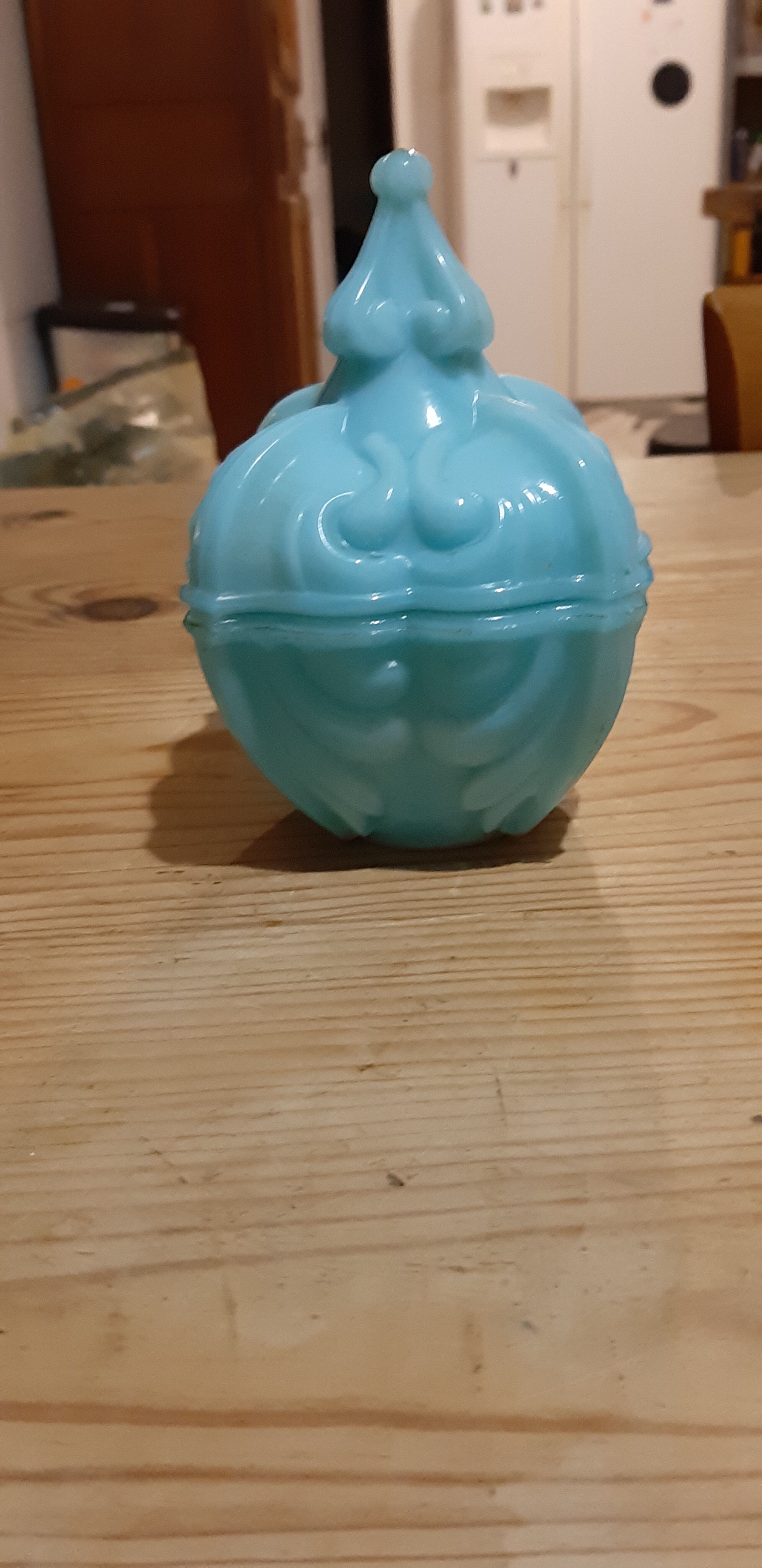 Fair opaline light blue