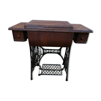 Ancient singer sewing machine