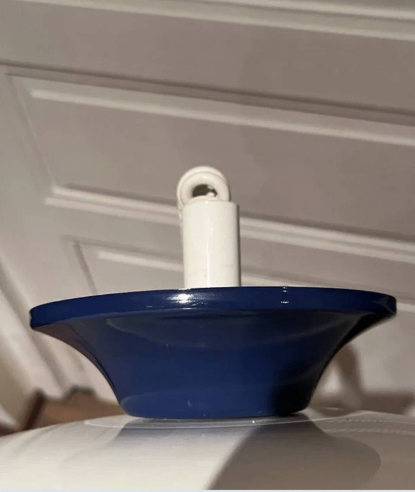 Vintage 80s white and blue suspension design
