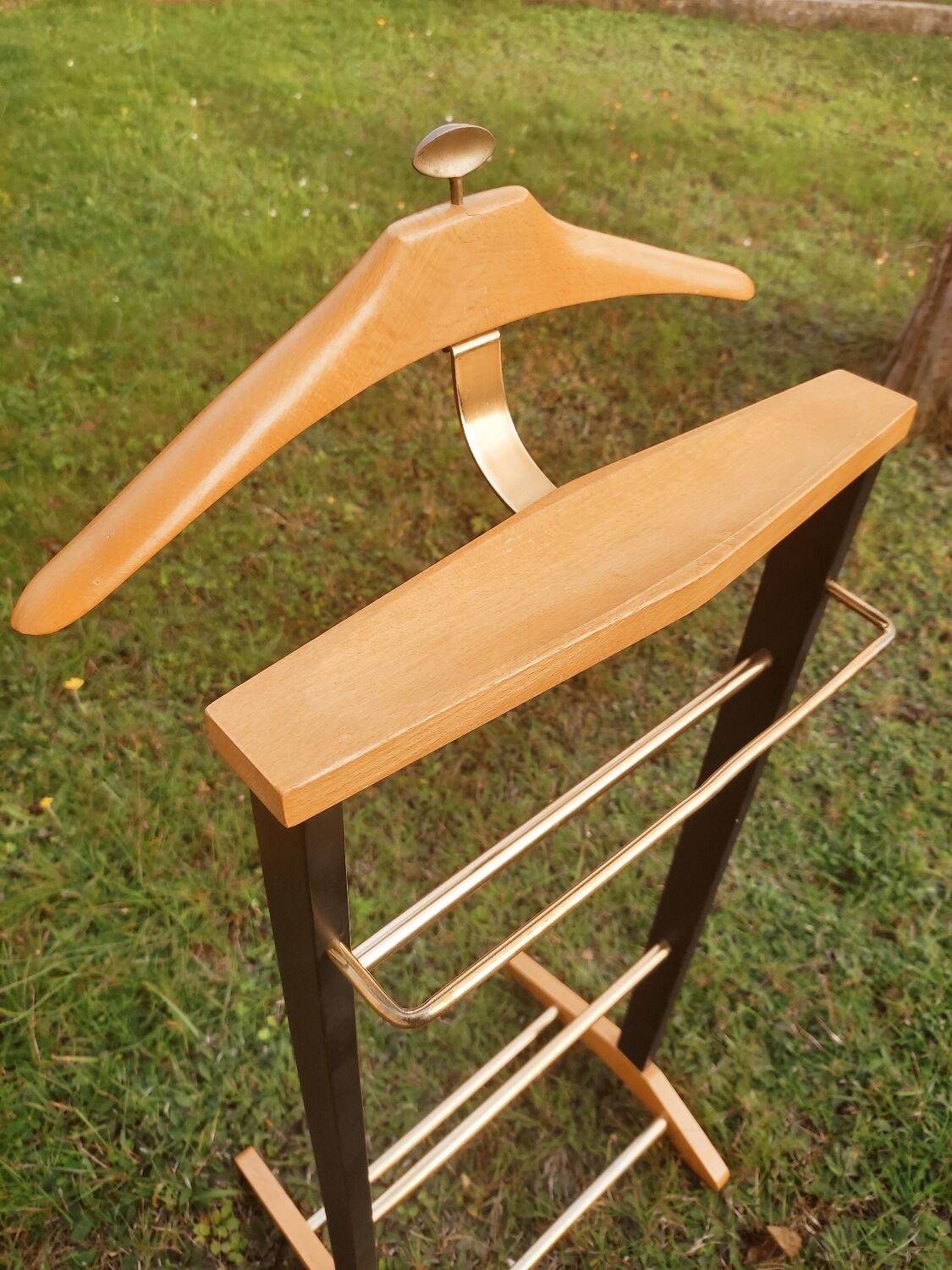 Night valet in beech and brass by Fratelli